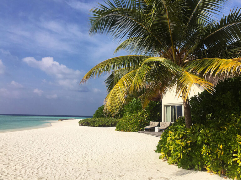 Beach Bungalow four Seasons